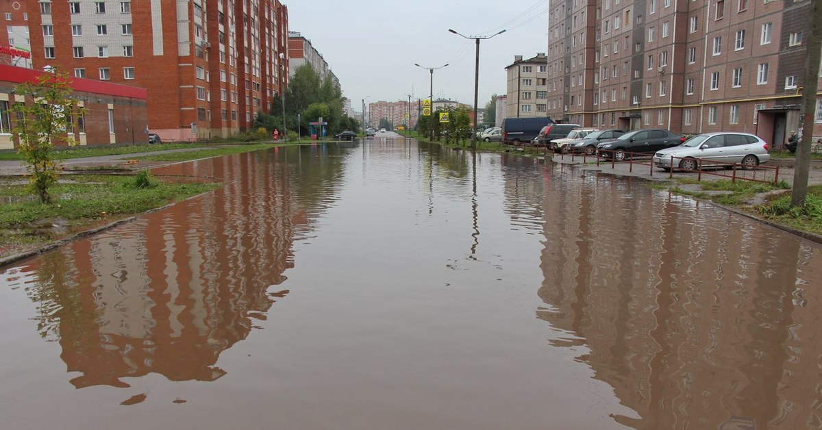 Йошкар ола дороги. Типичная Йошкар-Ола. Лужи в городе Йошкар Ола. Лужа Строителей Йошкар-Ола. Йошкар Ола грязная.