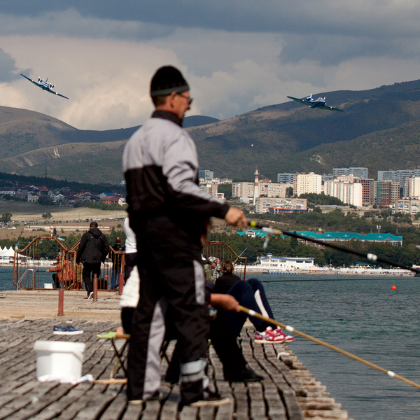 Russian fishermen are the most unflappable :-) - My, Air Show, , Gelendzhik, Fishermen, , Photo