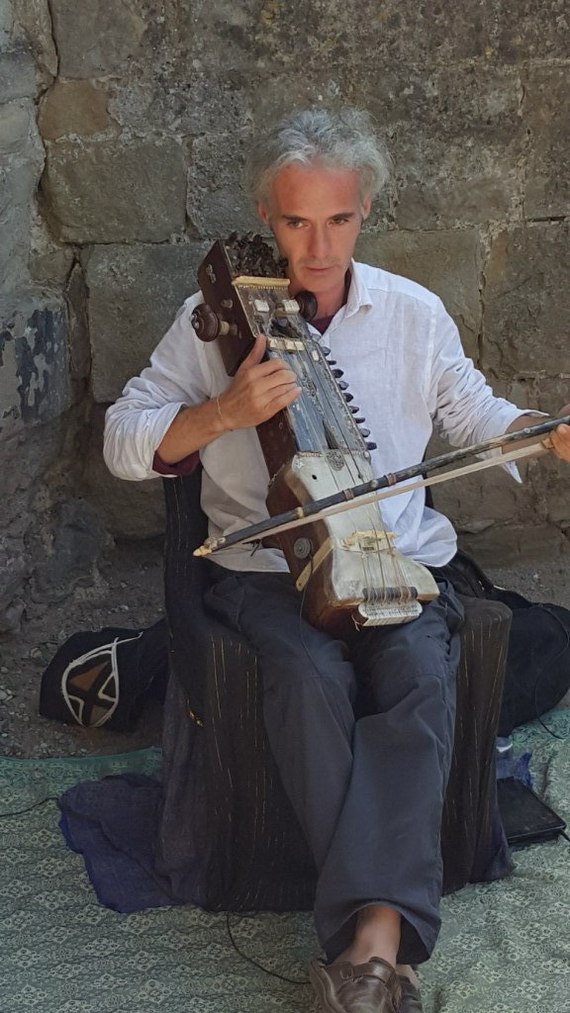 Musician Carcassonne France (what kind of instrument?) - Musicians, France, What's this?