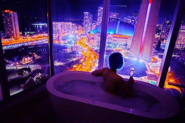 Panoramic bathroom - Bath, Girls, Beautiful view, Toronto, Hotel