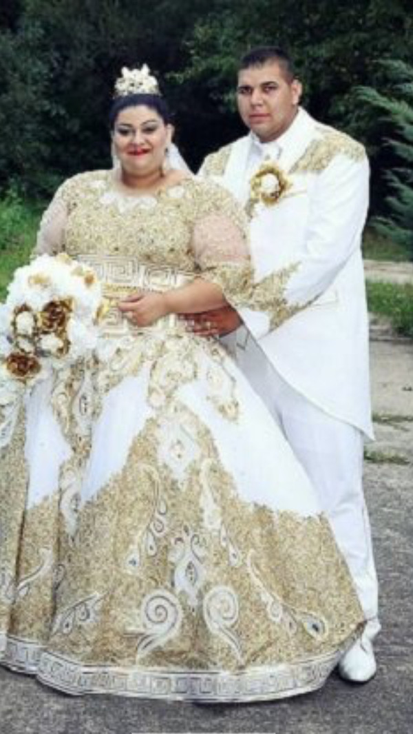 Gypsy wedding in Slovakia - a 19-year-old bride was bombarded with 500 euro bills and gold. - Wedding, Bride, Gypsies