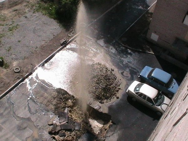 New asphalt was laid in the yard, the fountain is apparently a bonus - My, Fountain, Russia, , Asphalt