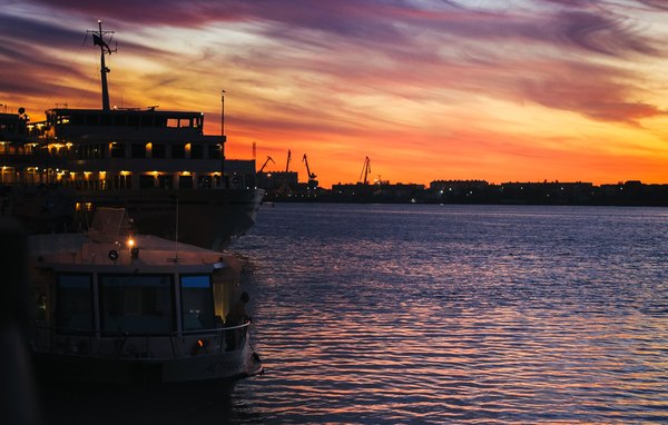 Astrakhan. Embankment - My, Astrakhan, Sunset, Volga river, beauty, Embankment, Russia