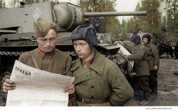 My colorization Tankers of the Red Army read the newspaper Pravda near the KV-1 tank - My, Colorization, Tanks, The Great Patriotic War, Photoshop