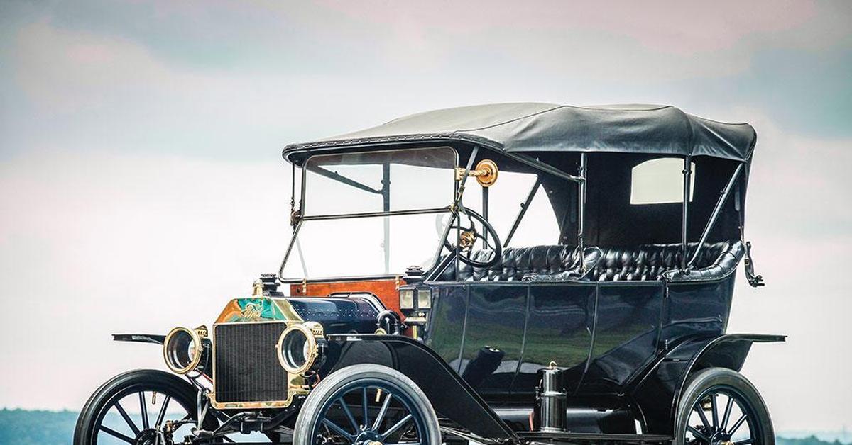 Год выпуска первой машины. Ford t 1913. Ford model t 1913. Ford model t 1913 модель.