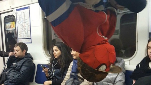 In the St. Petersburg subway, Spider-Man and Deadpool staged a dance duel... - Russia, Saint Petersburg, Metro, Metro SPB, Spiderman, Deadpool, Comics, Video