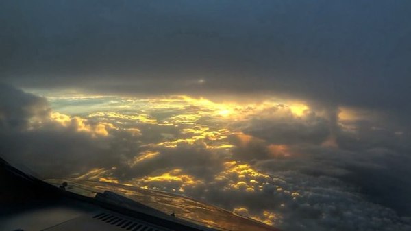 Not everything is gold... - Clouds, Cockpit