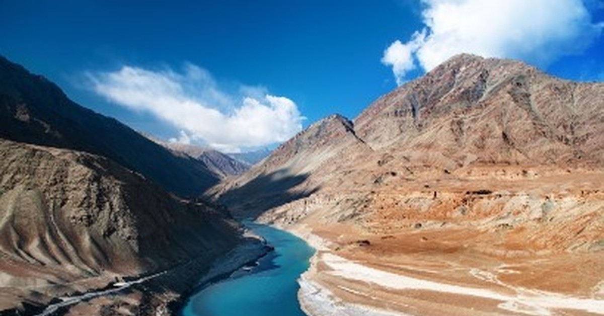 Инд река реки азии. Ладакх Кашмир. Ladakh Индия. Долина Нубра Ладакх. Река инд в Индии.