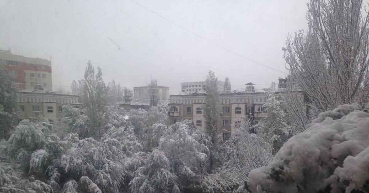 4 декабря снег. Снег в Бишкеке. Снегопад в Бишкеке. Бишкек зима. Снег в Киргизии.