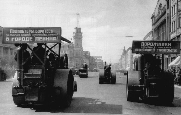 Asphalting of Nevsky Prospekt after the removal of tram tracks. - Russia, Saint Petersburg, Leningrad, Nevsky Prospect, Asphalt, Asphalt laying, Tram rails, Town