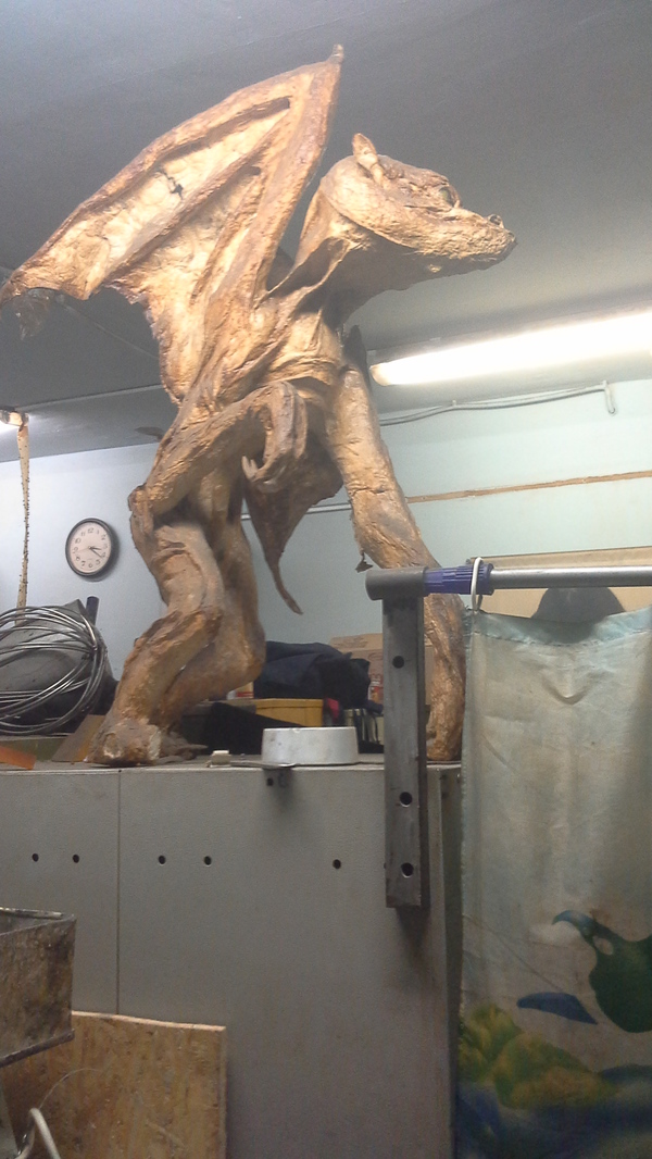 Шел к знакомому в мастерскую, а попал в склеп с гаргульей