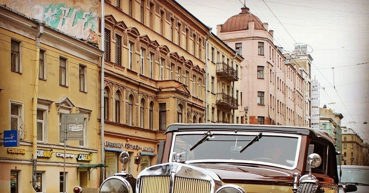 Питера машине время. Санкт-Петербург авто. Старые номера машин Питера. Ford 70-х на Петроградке. Старинный Санкт-Петербург без машины.