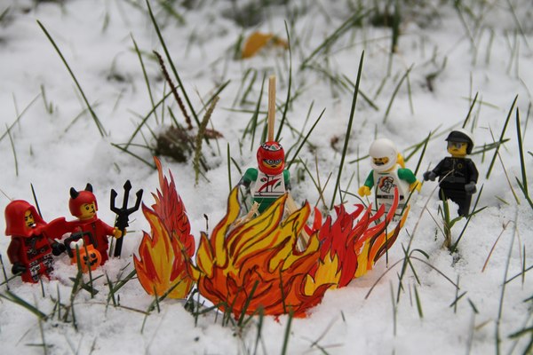 Lego men burn objectionable - My, Lego, Toys, Witches