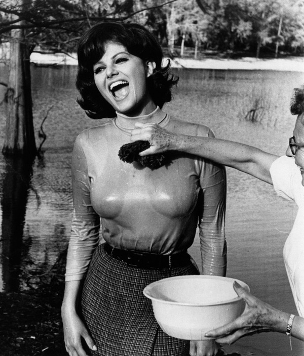 Claudia Cardinale on the set of Blindfolded, 1965 - Claudia Cardinale, The photo, Past, 20th century, Girls, Brunette