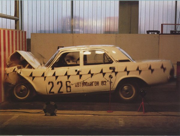 Crash test of the car GAZ-3102 Volga on a concrete cube at a speed of 50 km/h. - Crash test, Volga, , Photo, Gaz-3102