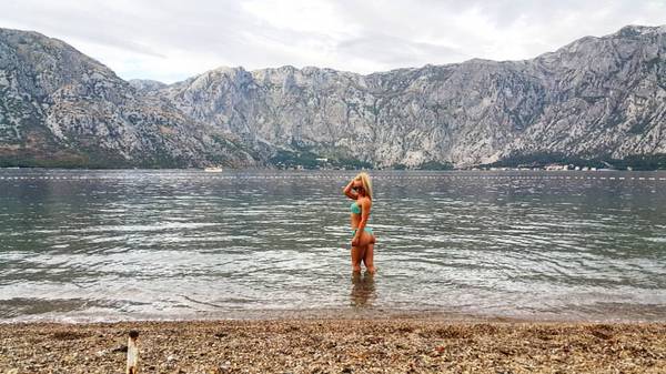 A nice place - Sport, Girls, The mountains, Lake, Blonde