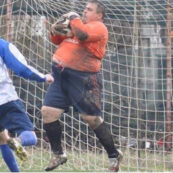 Правило дворового футбола №3: самый толстый на ворота