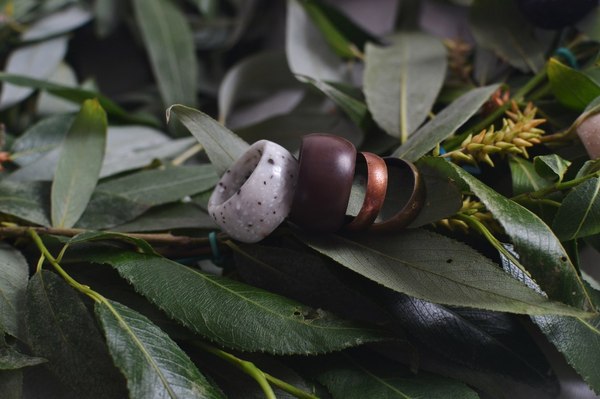 Колечки из камня и металла