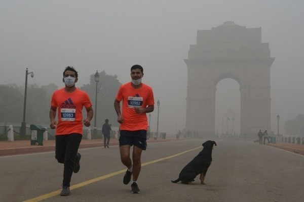 Smog, terrible foam and debris on the Yamuna River in Delhi - very similar to an environmental disaster - Ecology, India, Longpost