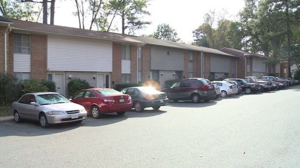 Вооруженный домовладелец дал отпор преступникам, которые выманили его на улицу.