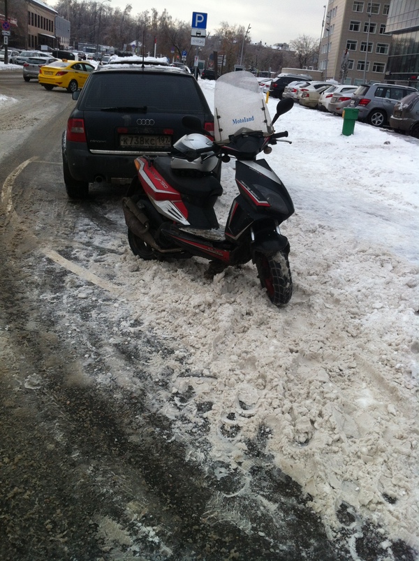 Unexpected - My, Winter, Snow, Moscow, Morning, Scooter, Motorcyclist, Motorcyclists