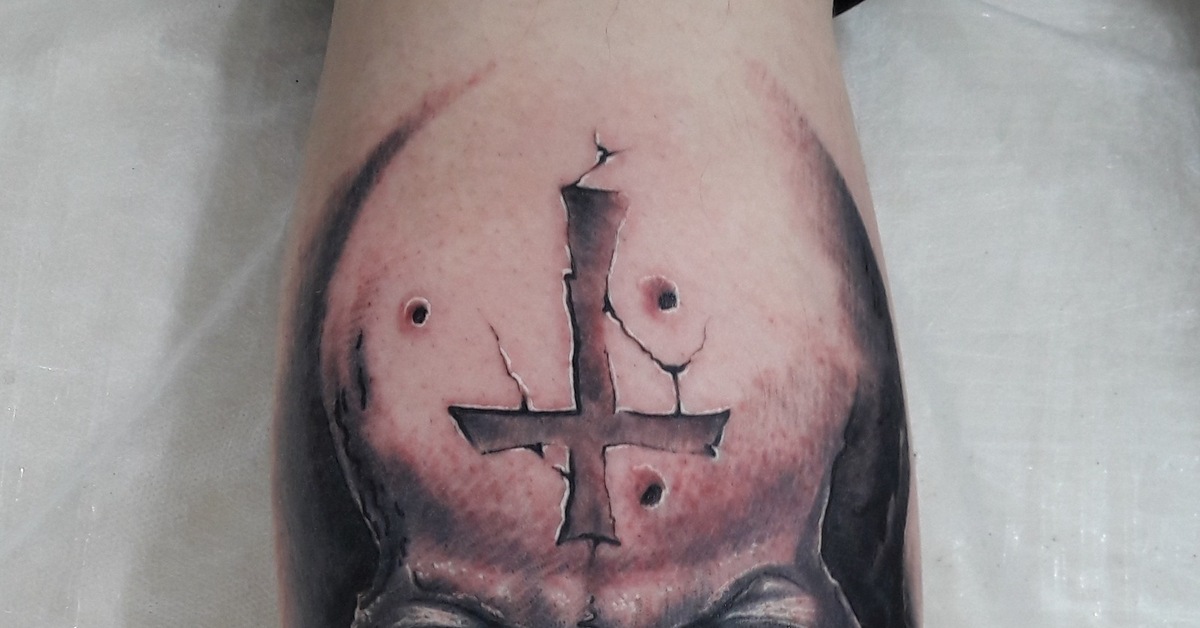 Тату для начинающих мастеров. Начинающий татуировщик. Начинающий татуировщик. Процесс нанесения татуировки. Тату начинающий видео.