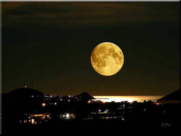 Supermoon in France - moon, Super moon, Photo, France, beauty