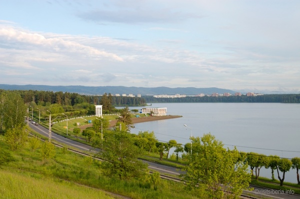 Время в железногорске красноярского. Город Железногорск Красноярский край озеро. Озера зато Железногорск Красноярский край. Железногорск Сибирь. Городское озеро Красноярск.