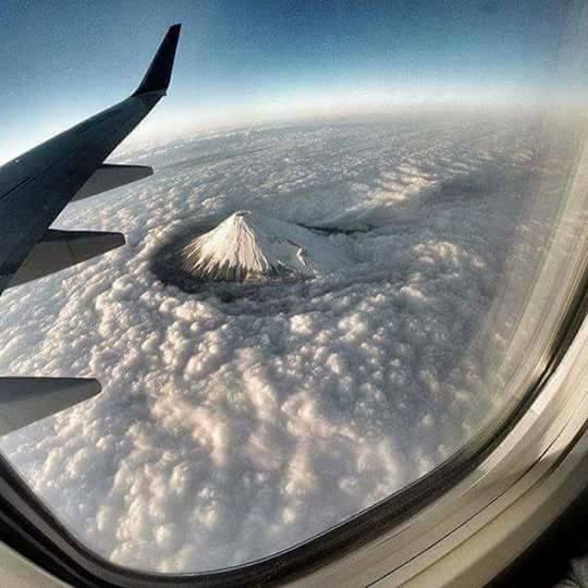 Mount Fuji, view from an airplane (Japan, November 2016) - Photo, Volcano, Airplane, Height, The photo, Fujiyama