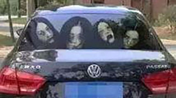 Scarecrow on the road - effective but illegal - Driver, China, Monster, Призрак, Auto, Ghost, Road accident