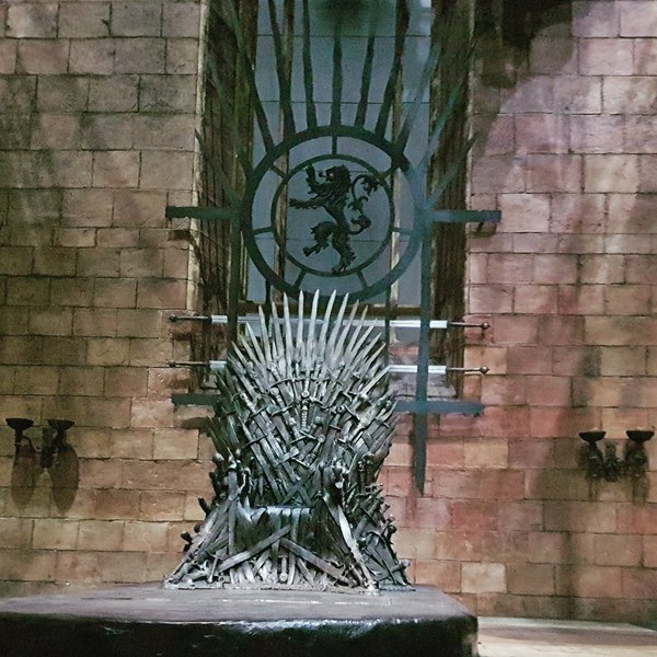 The girls have new clothes: a new design of the throne rooms of the two queens. - Game of Thrones, Iron throne, Cersei Lannister, Daenerys Targaryen, Spoiler
