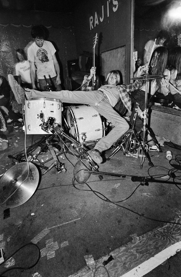 NIRVANA 1990 - Nirvana, Kurt Cobain, Music, Black and white photo, The fall, Drums, Drums, 1990