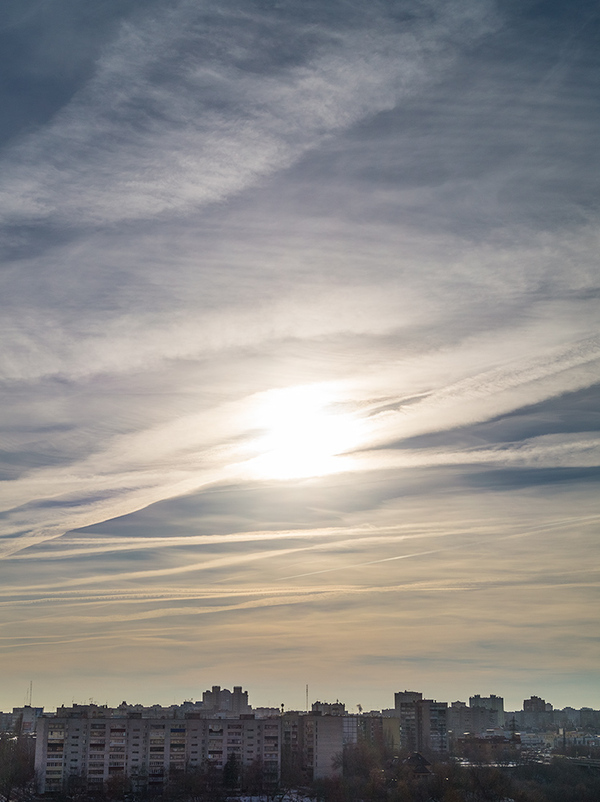 Condensation traces or a terrible dream of a conspiracy theorist - My, Photo, The sun, Sky, Clouds, Chemtrails, Chemtrails, Not really, Condensation trail