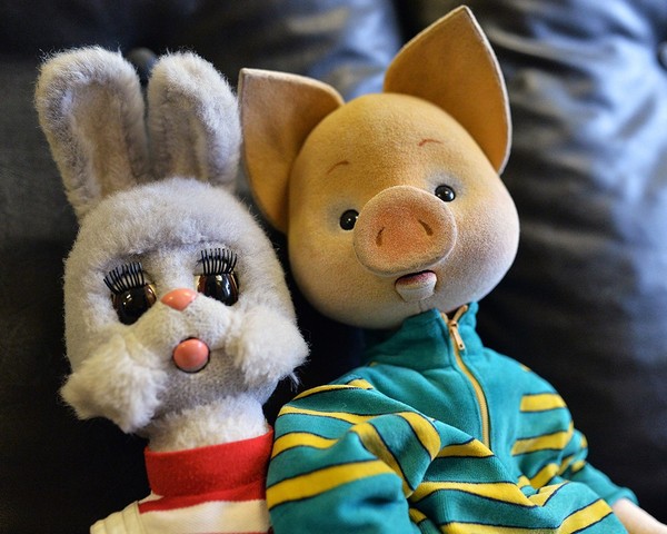 Сейчас идёт "спокойной ночи малыши" с дядей Колей. Дядя Коля это Валуев.