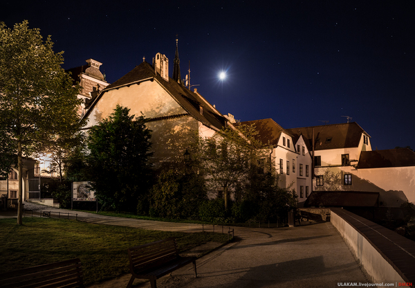 Cesky Krumlov under the moon. - My, Photo, The photo, Night, moon, Czech, Cesky Krumlov, Sky, House