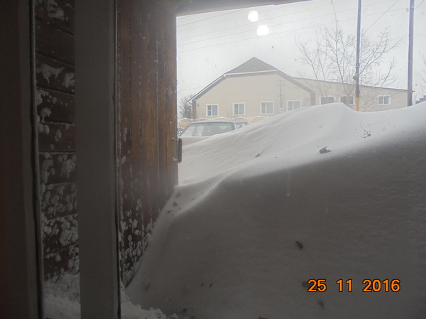 How can I leave the house now? PS the door opens outwards, photo from the window. - Snow, My, Siberia