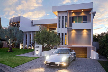 Aussie donates $6 million house to Porsche - Peekaboo, 