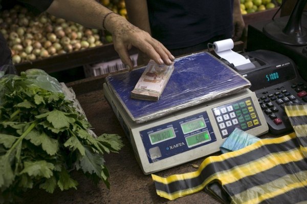 Due to rampant inflation, Venezuelan stores began accepting banknotes by weight - news, Bolivia, Inflation