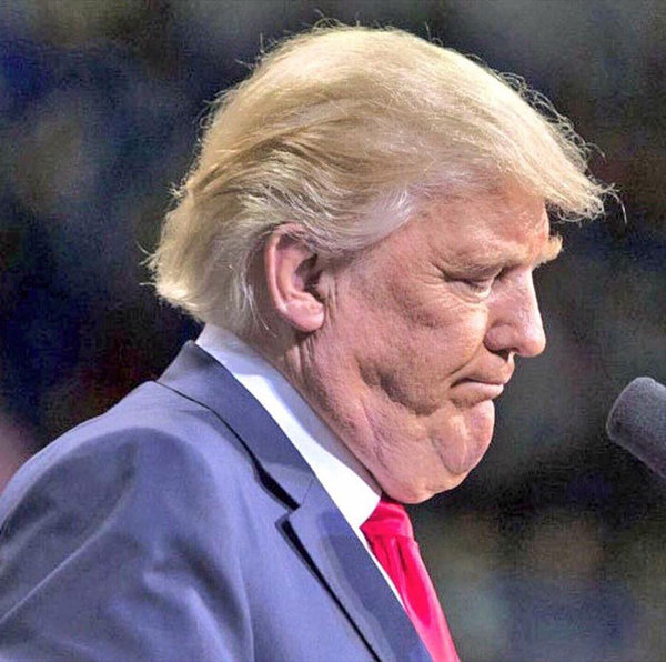 Trump photoshops his chin????? - My, Donald Trump, Photoshop, Photo, Longpost