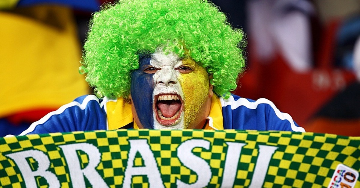 Part fans. Бразильский футбол. Болельщик сборной Бразилии. Смешной бразилец. Веселые бразильцы.