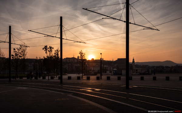 Masts. - Rails, Sky, Sunset, The mountains, My, The sun, Photo, The photo, Budapest