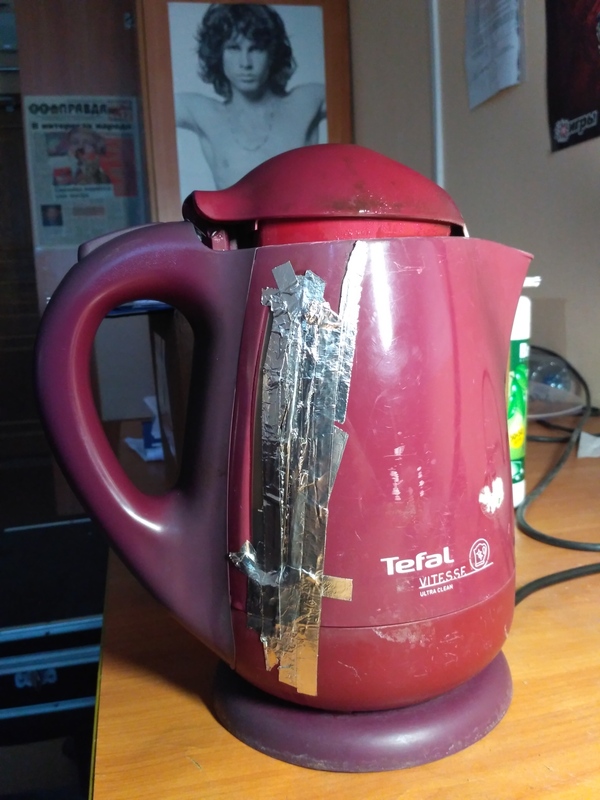 When the teapot leaked at work... - My, Kettle, Electricity, The doors