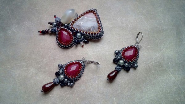 Set of brooch-pendant and earrings Pomegranate wine - My, Handmade, Kit, Brooch, Earrings, Beads, My