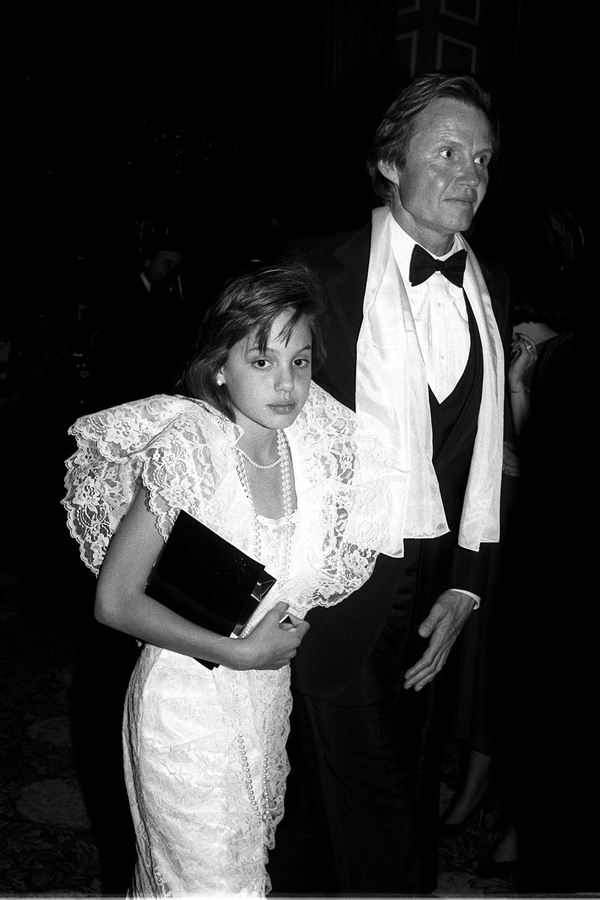 Jon Voight and Angelina Jolie at the 1986 Cannes Film Festival. - Movies, Angelina Jolie, John Voight, The photo