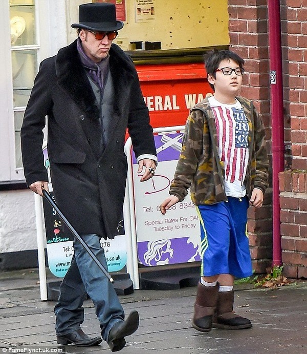 Nicolas Cage looks like an action hero even when he's just walking - Cage, Nicolas Cage, Gait