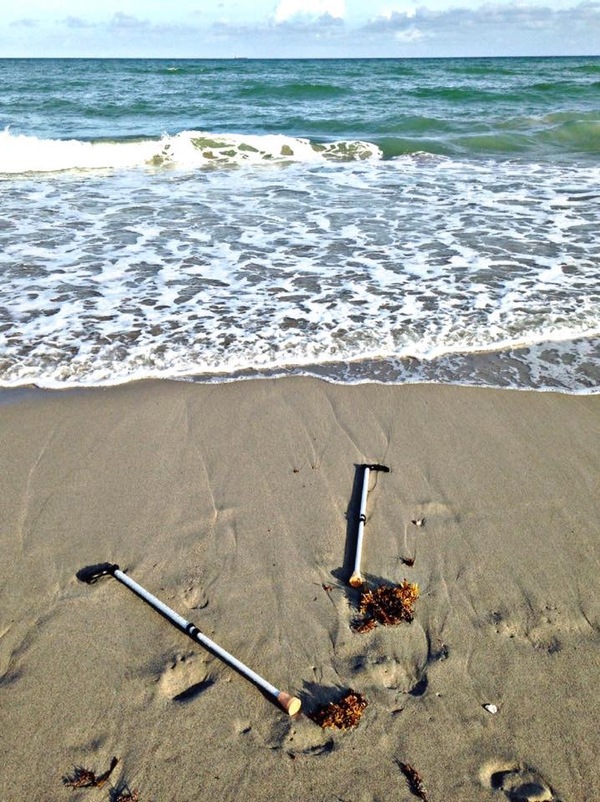 Вот так акую грустную "картину" запечатлела моя подруга на пляже " тут или/или". ( подруга моя тег мое, место действия Голливуд, Флорида)