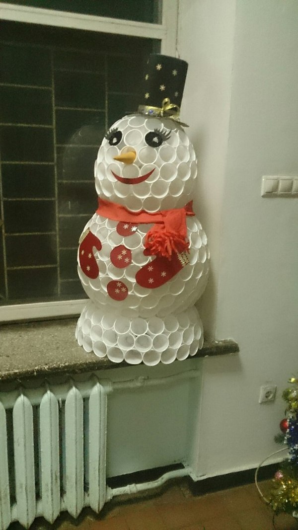 Творчество сотрудников НИИ. Вот такое чудо встретил в холле на работе.