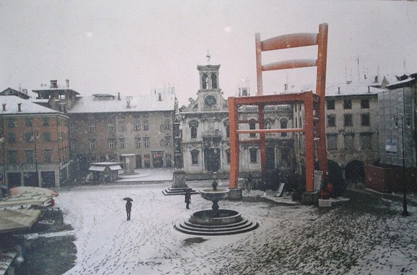 Chair monument. - Monument, Chair, Italy