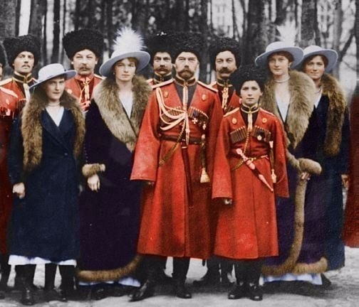 Color photograph of the Romanovs, 1914 - Romanovs, The photo, In contact with