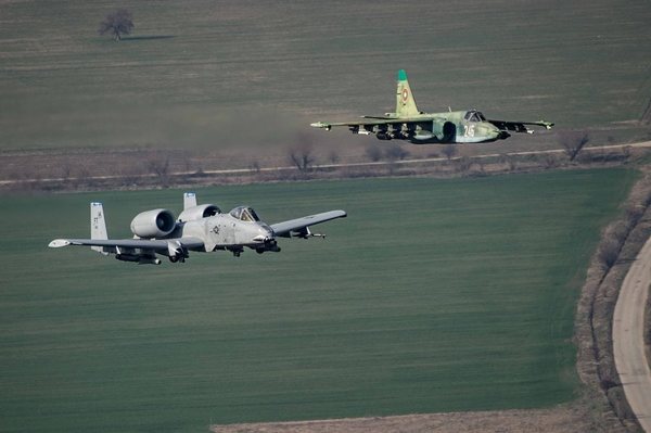 Демократизатор и освободитель. - Су-25, a-10, Штурмовик